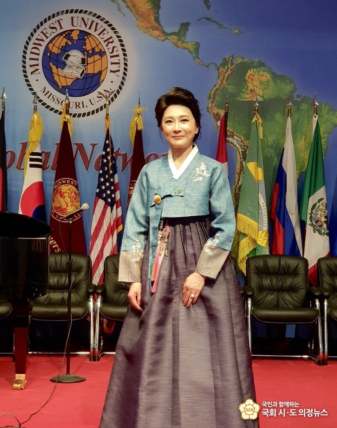 사진=Midwest University에서 교환교수로 활동하고 있는 고미현 교수