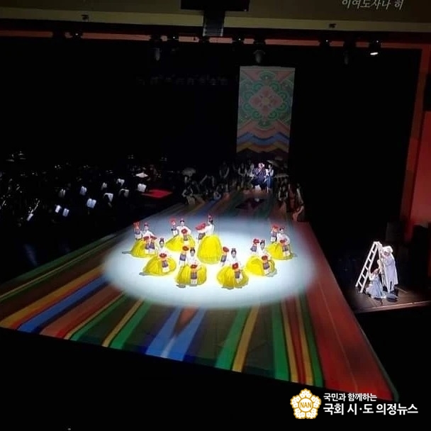 사진=상황에 맞는 프로젝션맵핑과 홀로그램 이용한 무대연출