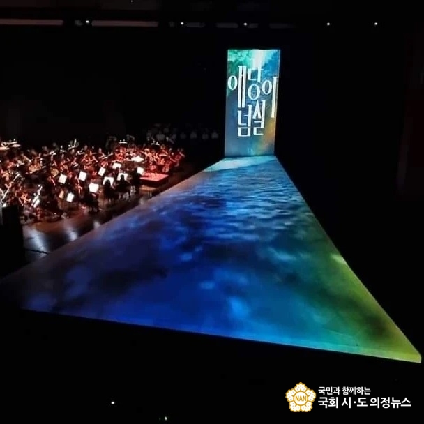 지난 9일 제주문예회관대극장에서 열린 도립제주예술단 5개단체의 합동공연인 종합예술극<br>
'애랑이넘실' 이 10일까지 이틀에 걸쳐 공연되었다.